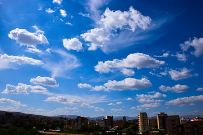 La interrupción sorprendente del cielo azul de ayer