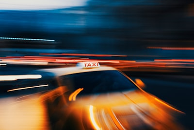 Problema de software obliga a recall de taxis autónomos