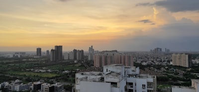 ¿Cómo una agencia de edición de videos en Noida puede mejorar tu canal de YouTube?
