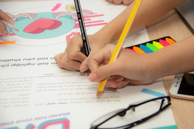 ART: Aprendizaje por refuerzo para la programación de pasos en muestreo de difusión
