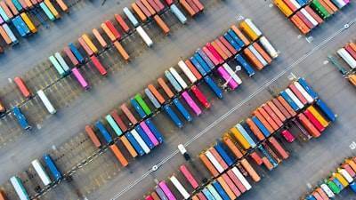 Aplicaciones personalizadas para importación/exportación: Comparativa de proveedores de gestión empresarial.