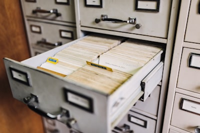 Renombrar, organizar y desduplicar archivos en lote