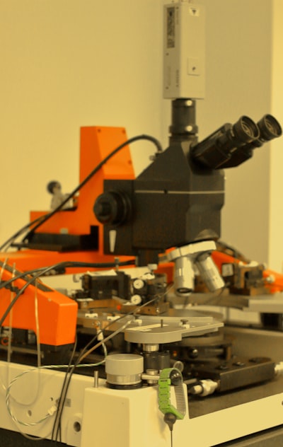 Optimización de Coeficientes de Aberración en Microscopios Electrónicos