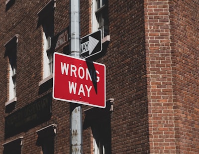 Un marco inflexible y no adaptable para decisiones auditables