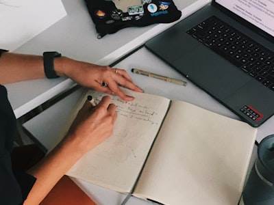 Transformación de EstudioPro en Agente de Estudios: De herramienta de escritura artificial a asistente de estudio personal