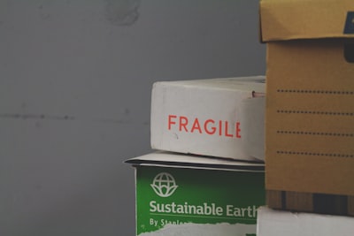 ¿Cómo la automatización logística apoya objetivos ambientales?