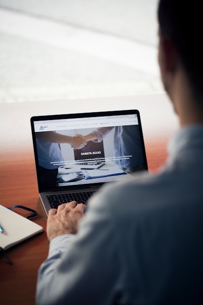 Factores de costo de intranet con políticas y acuse