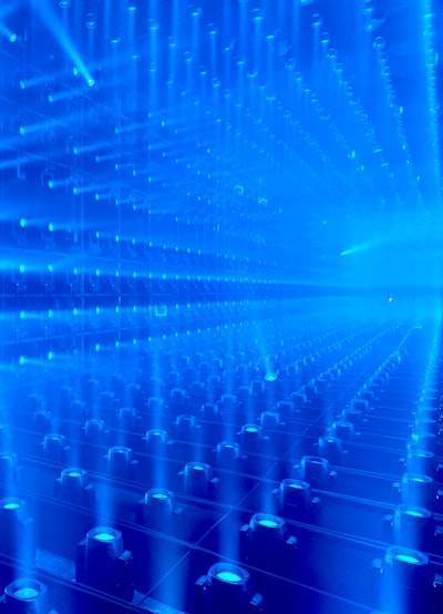 Producción acelerada de viales con gemelos digitales y calibración dinámica