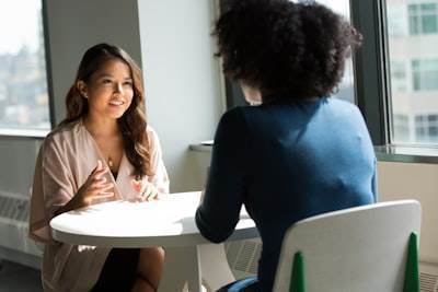 ¿Por qué los reclutadores prefieren las entrevistas de IA para evaluar el talento?