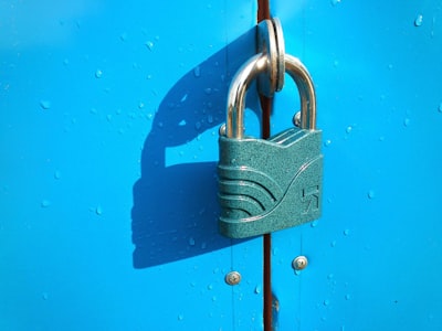 Aprendibilidad y Privacidad: Pesos Críticos