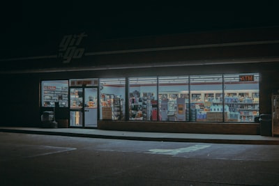 Guía definitiva para encontrar socio: GPT Store oficial vs directorio