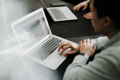 Actualizaciones programadas y parches rápidos para PYMES