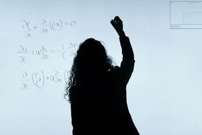 La lógica difusa y la lógica fuzzy: matemáticas de la incertidumbre