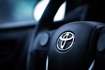 Este sedán de Toyota hace que los rivales de lujo se sientan sobrevalorados