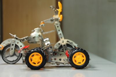 Revisión de IA en robots de servicio móvil