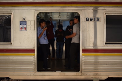 Hacker de trenes detenido, puerta trasera PamDOORa en Linux y favorito para nuevo director de CISA