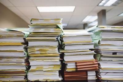 Automatización de documentos con IA vs Software tradicional: Guía de compra