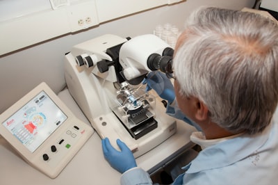 Control optogenético de bioprocesos mediante modulación por ancho de pulso