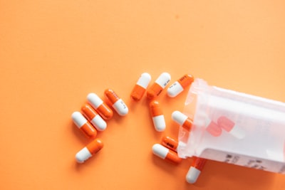 Cómo los datos de adherencia a medicamentos mejoran la detección de riesgos