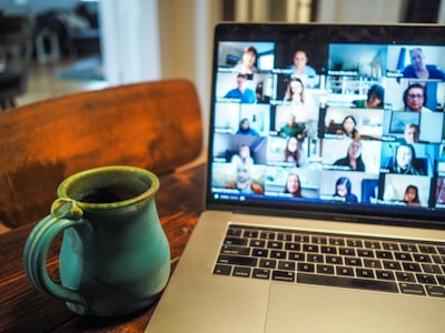 La intranet con recompensas como aliada del trabajo híbrido