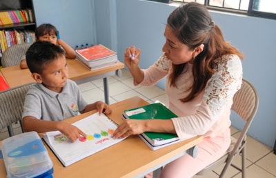 Evaluación interpretable y escalable de modelos de lenguaje grandes