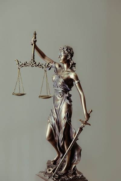Abrajusticia con un abogado de patentes experimentado y comprometido bajo el sistema de honorarios a contingencia