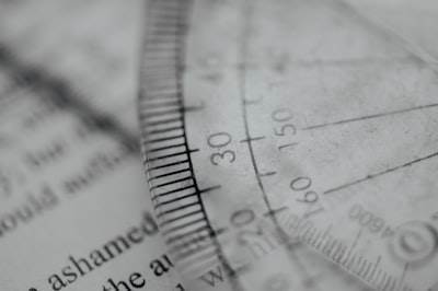 Taxonomía financiera estructurada para evaluar LLMs