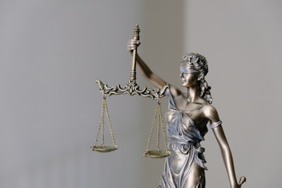 ¿Cómo miden realmente los benchmarks de IA el acceso a la justicia?