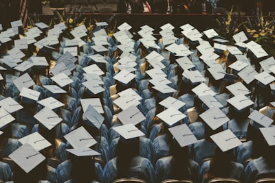 Tras abucheos de graduados, Microsoft pide diálogo sobre IA