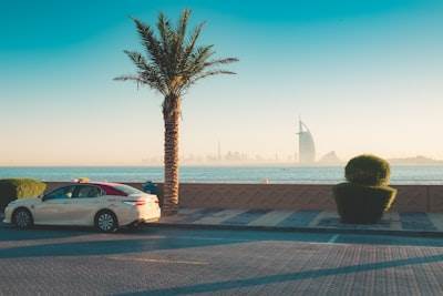 Alquiler mensual en Dubai: Ahorra y conduce cómodamente