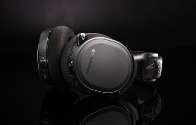 ¡Aprovecha la rebaja de $80 en el auricular inalámbrico SteelSeries Nova Pro lleno de funciones!