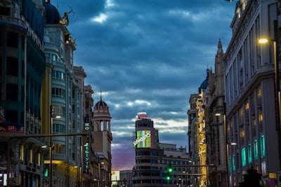 5 estrategias para aumentar ingresos con programadores en Madrid
