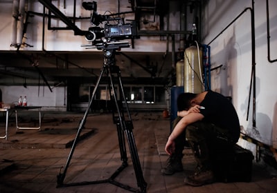 Construye un pipeline de video de noticias automatizado con IA sin coste alguno por vídeo