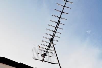 Calibration automatization of antenna resonance via adaptive harmonic mapping