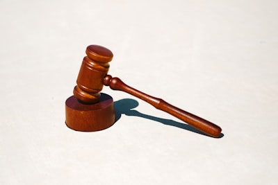 Responsabilidad legal por contenido generado por IA