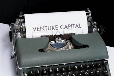 El stack de startup AI más real: $33M en valoraciones y facturas OpenAI por $1,2K