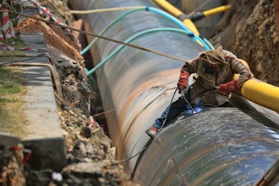 Cómo la IA reinventó el pipeline de producto a código