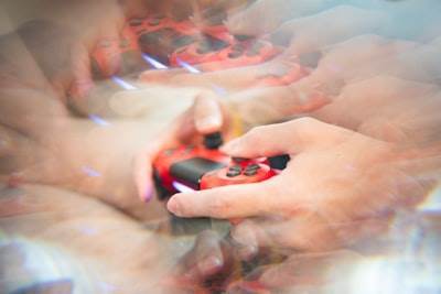 Cómo los Play-to-Earn y NFTs transforman Web3