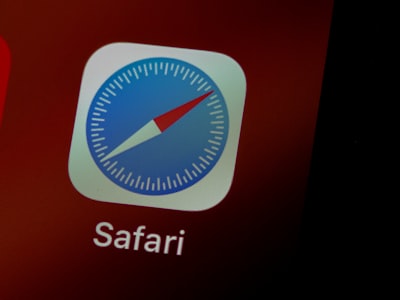 Safari con IA: pestañas organizadas, notificaciones y más