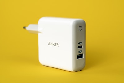 El cable USB-C 2 en 1 de Anker con descuento: una excelente manera de gastar $15