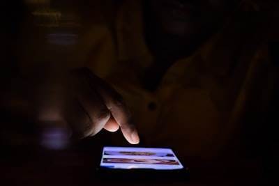 Estafadores obtuvieron sus detalles hackeando su teléfono