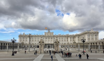 Socio autónomo de IA con 15+ años de experiencia en Madrid