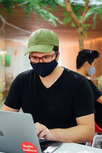 Asegurando la Infraestructura Crítica Contra Hacktivistas