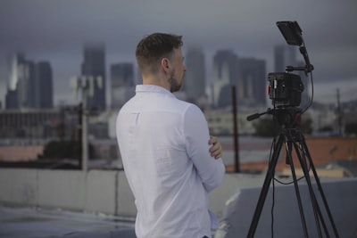 Cómo encaja el vídeo de portavoz de inteligencia artificial en la hoja de ruta de innovación de una empresa