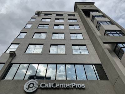 Transformación del Centro de Atención al Cliente con AI y Service Cloud en Salesforce
