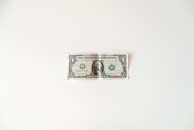 Cómo estimar el costo total de colaborar con empleados de IA