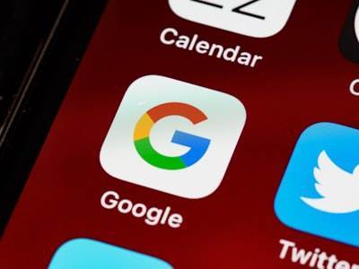 Nueva ola de notificaciones de amenazas cibernéticas Apple y Google