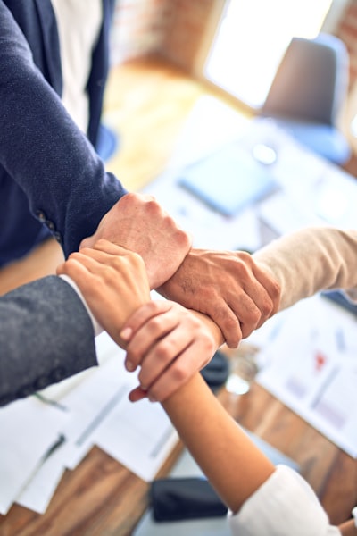 Colaboración en equipo impulsada por automatización de calidad