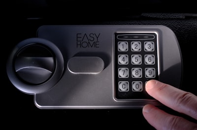 DualSelect: seguridad y rendimiento en el ajuste fino de LLMs