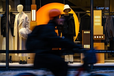 5 expertos en IA para prever la demanda minorista en Barcelona